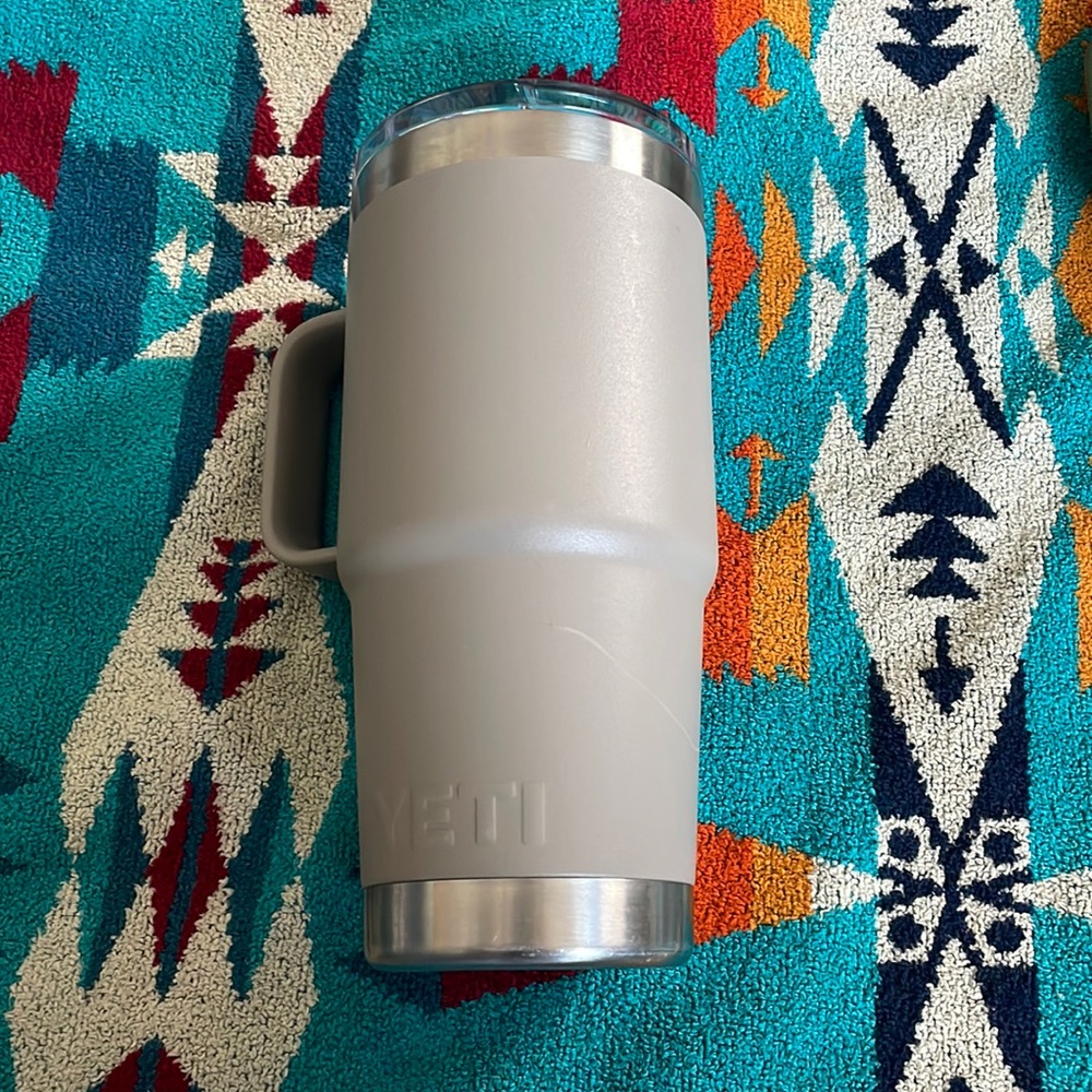 Yeti rambler 20 oz mug